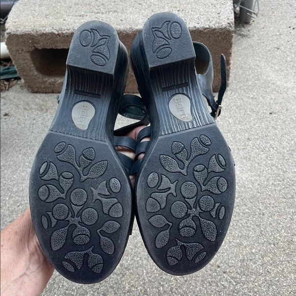 BORN leather strappy platform heeled sandals. Size 10M - Picture 6 of 6